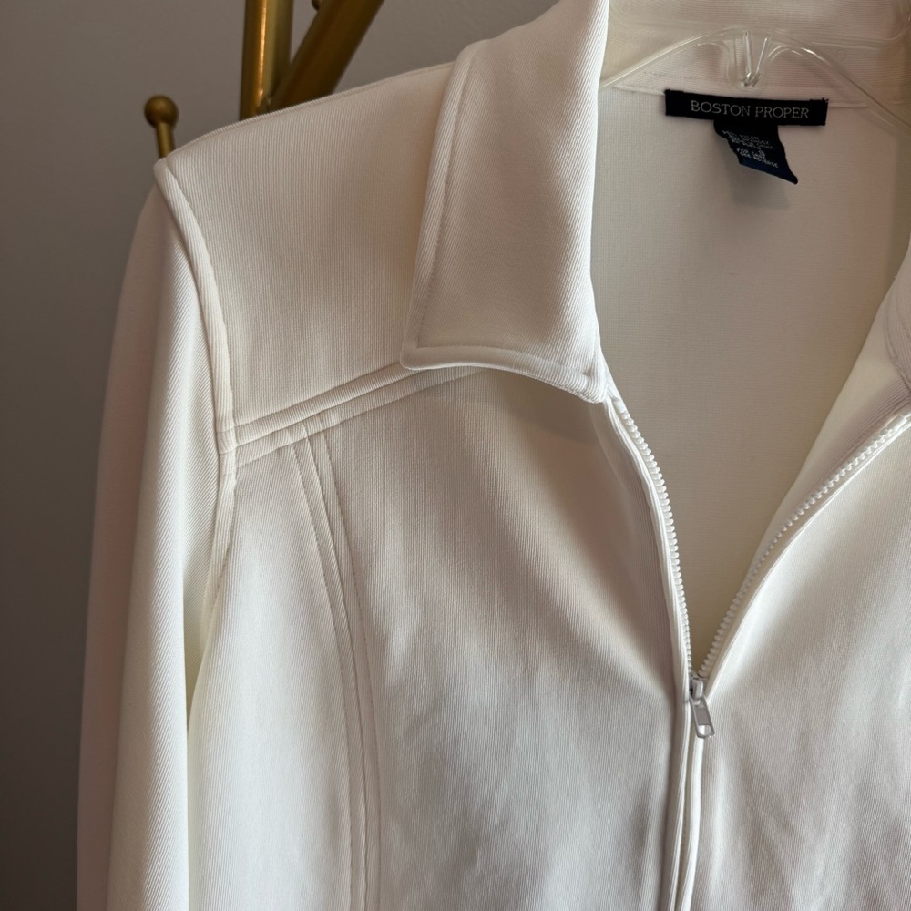 Boston Proper Sporty Zip Front Creamy White Knit Jacket w/Vented Sleeve - Small - Picture 4 of 17